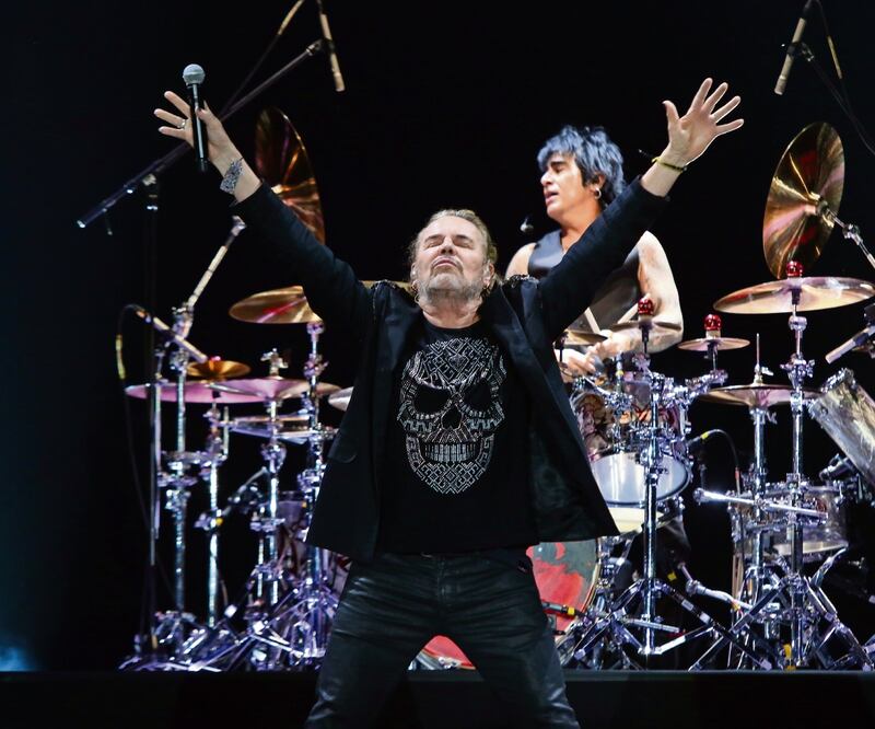 Fher mostró sus mejores pasos en temas como “Corazón espinado”. Fotos: Carlos Mejía/EL UNIVERSAL