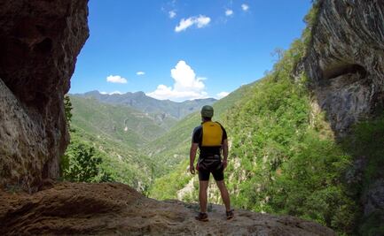 Nuevo León: pozas azules, montañas y toboganes naturales en una ruta de aventura