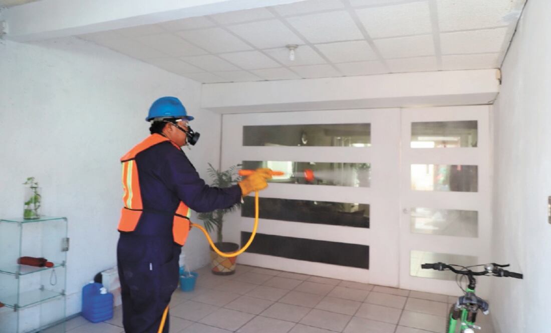 Prevención. La fumigación se llevará a cabo en el exterior y en el interior de los domicilios, informó el ayuntamiento. Foto/ESPECIAL
