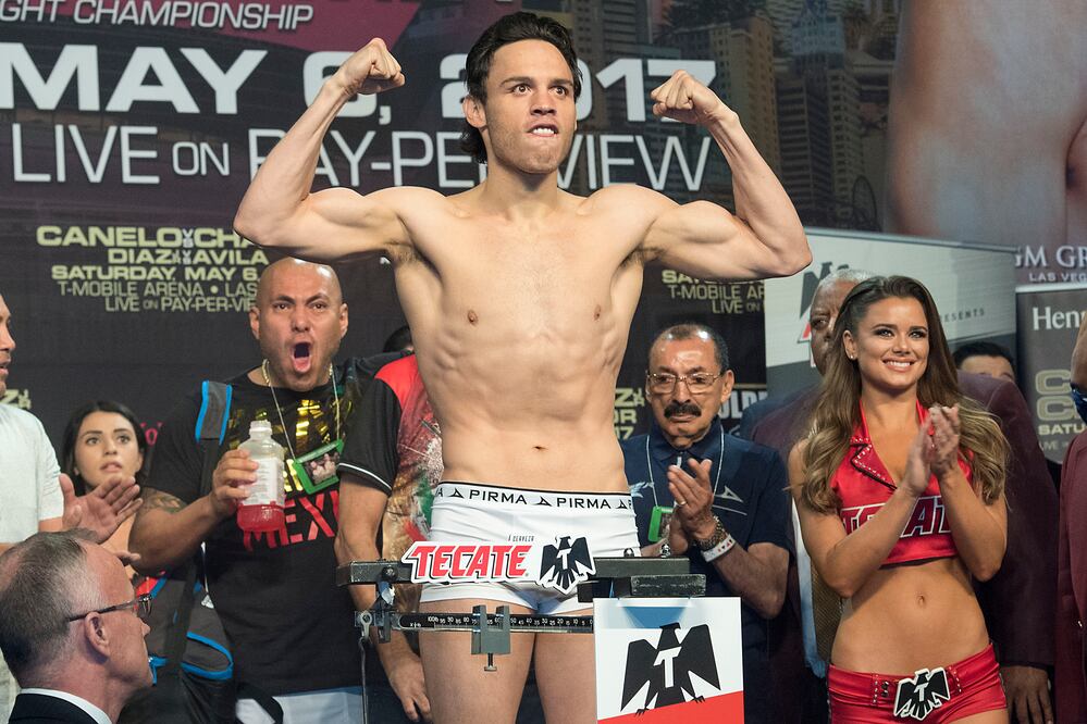 Imago7.  Julio César Chávez durante la ceremonia de pesaje previo a pelea ante "Canelo" Álvarez 