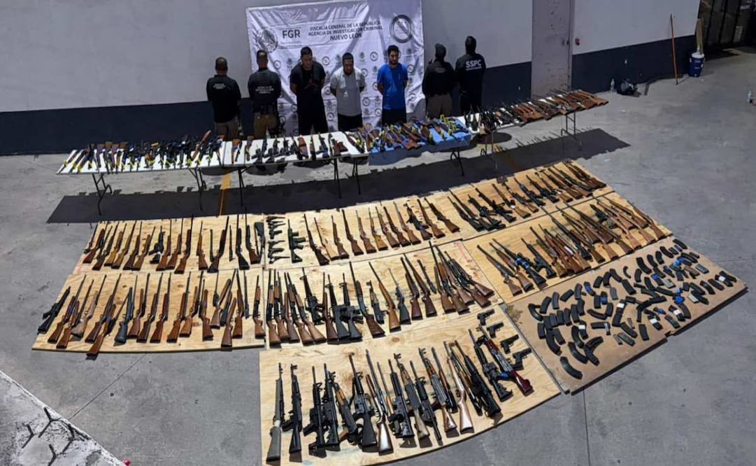 Detienen a tres personas que transportaban desde Texas, Estados Unidos, un arsenal de alto poder destinado a grupos criminales en México. Foto: Especial
