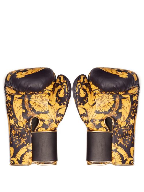 Los guantes de box de Versace ideales para cualquier amante del deporte. Foto: Matchesfashion