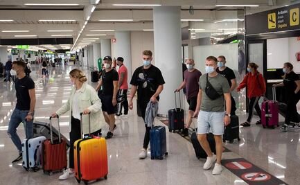 Suman más de mil contagios en "macrobrote" de Covid tras viaje de fin de curso en España