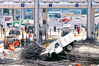 Tráiler se estampa en caseta a La Marquesa; hay 6 heridos