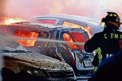 Pegan incendios a la capital del país