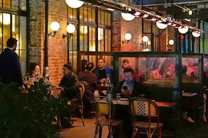 Negocios medianos pagan más por aranceles 