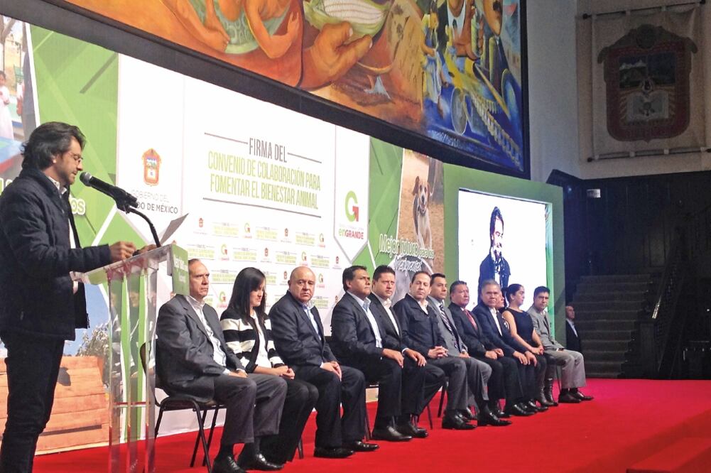 Eugenio Derbez exhibió la crueldad en centros antirrábicos del Estado de México, donde el gobernador Eruviel Avila Villegas determinó su retiro definit ivo (REBECA JIMÉNEZ. EL UNIVERSAL)