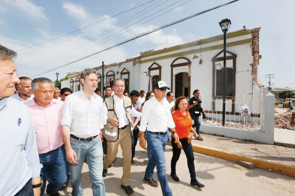 El titular de la SEP, Aurelio Nuño Mayer, indicó que para atender las escuelas con daños menores, se promoverán programas de empleo temporal. (SEP)