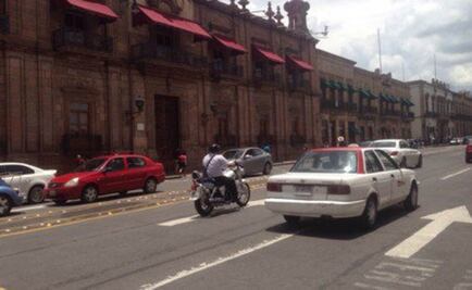 Desalojan a estudiantes normalistas en Morelia