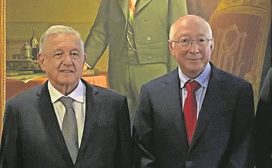 En el 150 aniversario luctuoso de Benito Juárez, el presidente López Obrador posó con uno de sus invitados especiales, el embajador de Estados Unidos, Ken Salazar. Foto: Vía Twitter