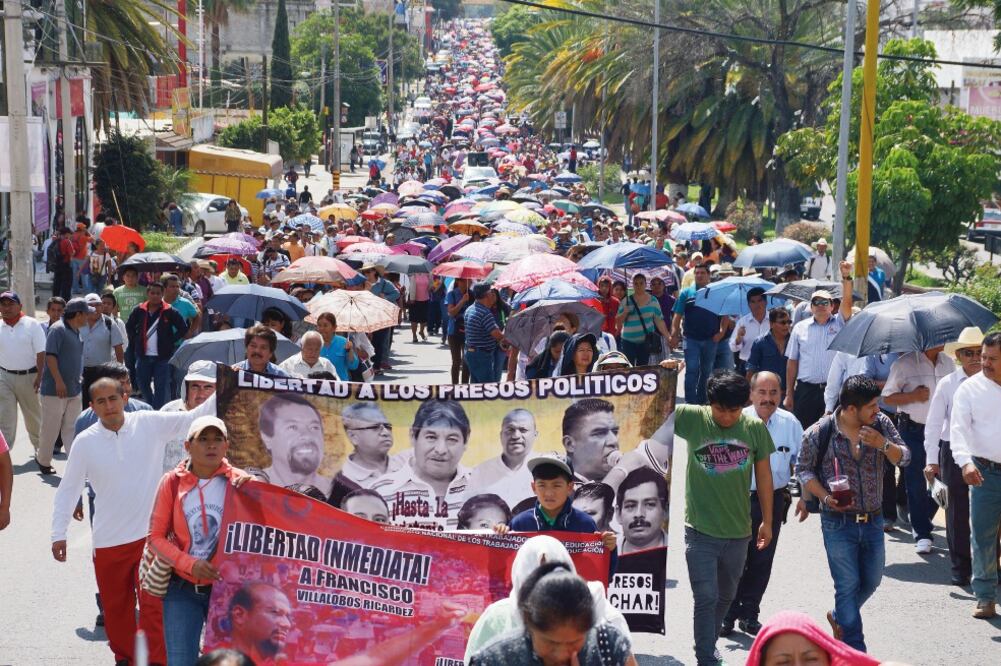 Adver tencia. Maestros disidentes reiteraron que no cesarán su lucha hasta abrogar la reforma educativa (ARCHIVO. EL UNIVERSAL)