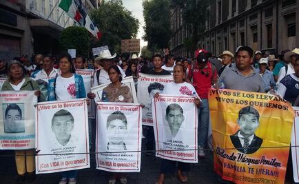 Arriba marcha de Ayotzinapa al Zócalo