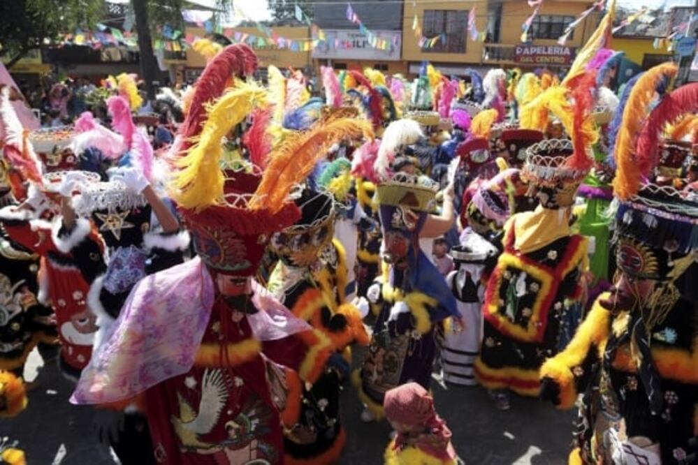 El domingo a las 11:00 horas, partirá de Plaza Tlaxcoaque el “Carnaval de Carnavales”, hacia a la plancha del Zócalo, en donde se dará lectura oficial a la Declaratoria del Carnaval como Patrimonio Cultural Inmaterial.