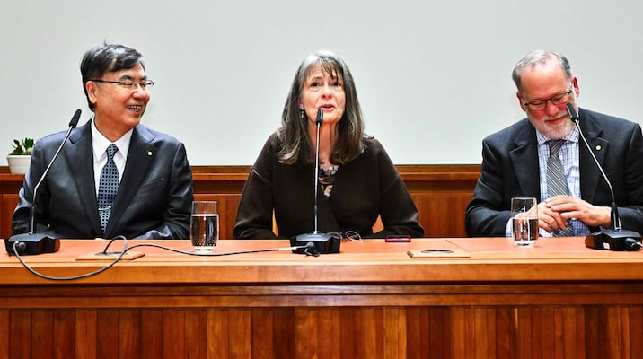 Científicos ganadores del Nobel subrayan la importancia de financiar la ciencia básica para futuros avances médicos