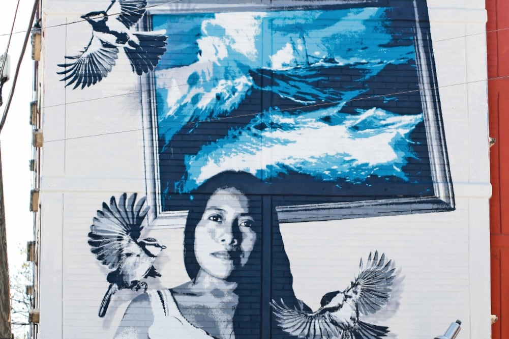 El arte con la imagen de Aparicio luce ahora en la Ciudad de México. (FOTOS: XINHUA Y CAPTURA DE PANTALLA)