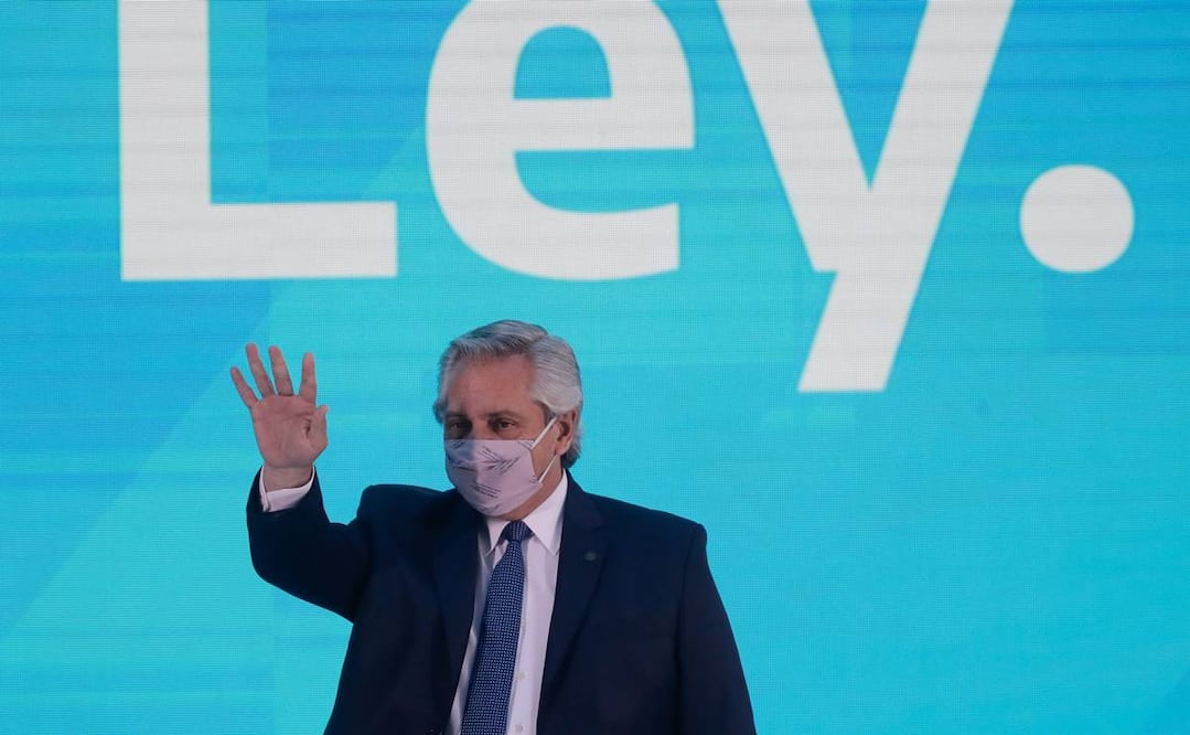 El presidente de Argentina, Alberto Fernández, promulga hoy, jueves, oficialmente la ley del aborto. oto: EFE