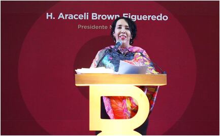 VIDEO: Con la ‘Marcha Imperial’ de Star Wars, alcaldesa de Playas de Rosarito llega a su informe de gobierno