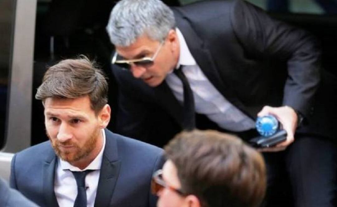 Barcelona soccer player Lionel Messi, left, arrives at a court in Barcelona, Spain. (Photo: AP)