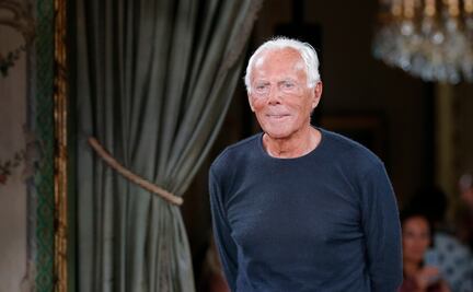 Armani hace un lado la moda y confecciona batas para los médicos en Italia