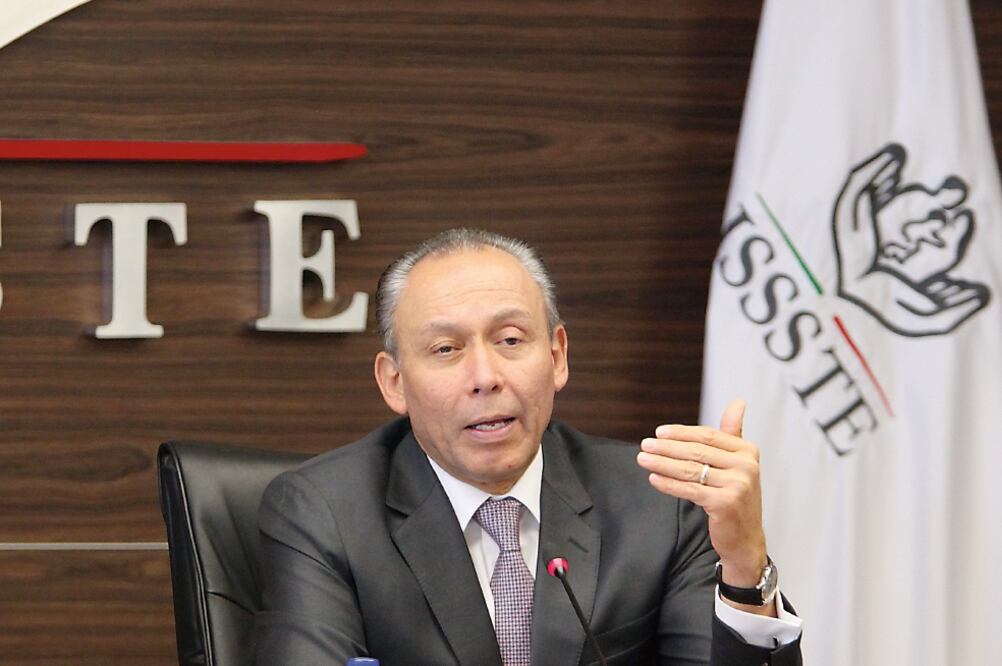 Actualiza do. Reyes Baeza tiene 350 mil seguidores en sus cuentas de Twitter, Facebook, Instagram y YouTube