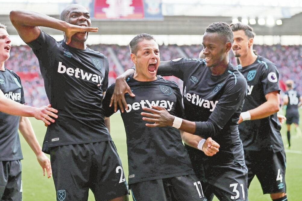 Javier Hernández empieza bien con el West Ham United (REUTERS)
