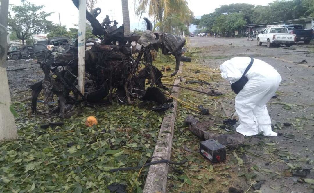 Fiscalía General de Michoacán informa de la apertura de una carpeta de investigación por la explosión de un auto frente a las instalaciones de la Policía Comunitaria (07/12/2025). Foto: Especial