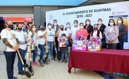 En evento del 25N, alcaldesa entrega palas a buscadoras de desaparecidos en Sonora
