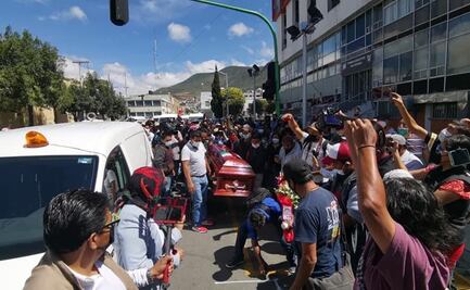 Trasladan cuerpo de manifestante muerto en riña con policías a Palacio de Gobierno de Hidalgo