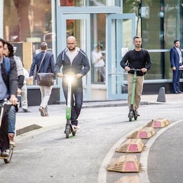 Dan permisos temporales a seis empresas de scooters