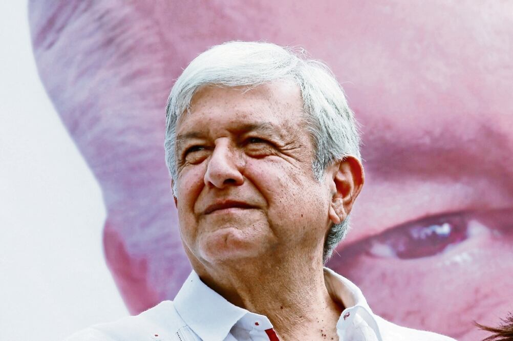 ¿Candidatos se encomiendan al AMLO de los milagros?