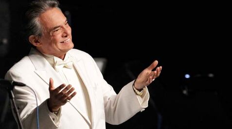 Las 10 canciones de José José para viajar en carretera