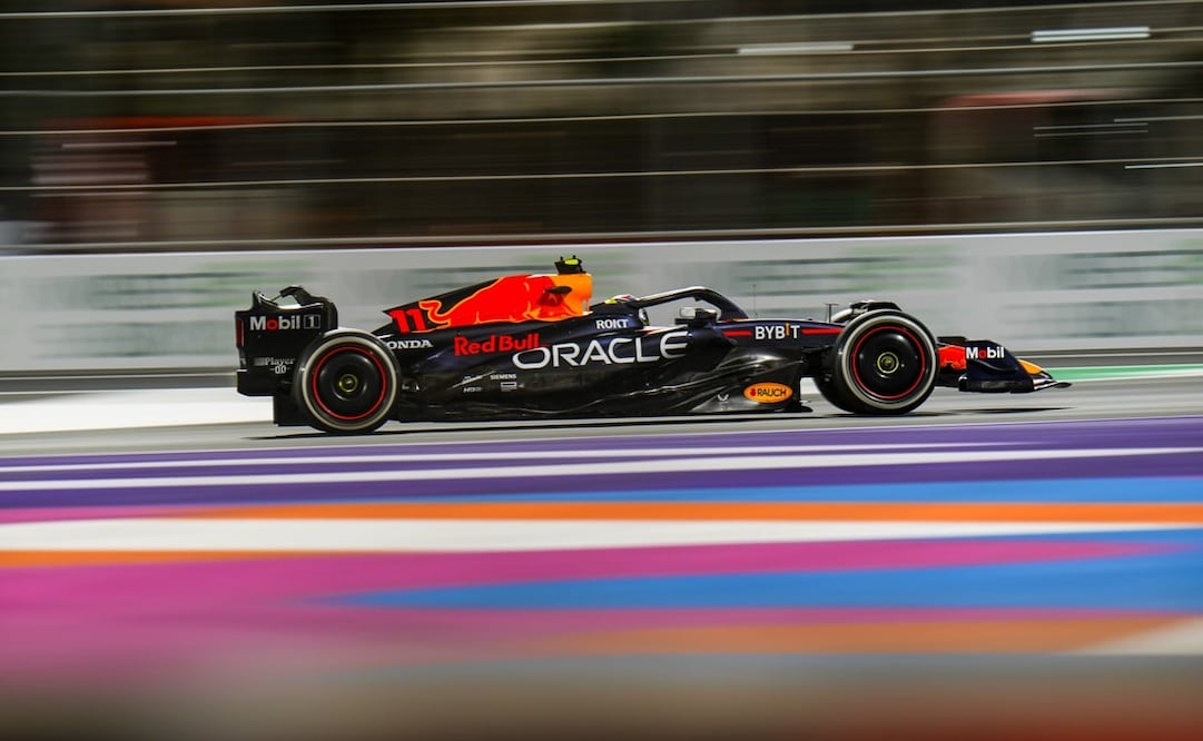 CHECO PÉREZ GANÓ EL GP DE ARABIA SAUDITA - FOTO: AP