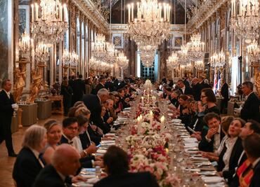 Macron organiza lujosísima cena, con langosta azul, para el rey Carlos III en el Palacio de Versalles