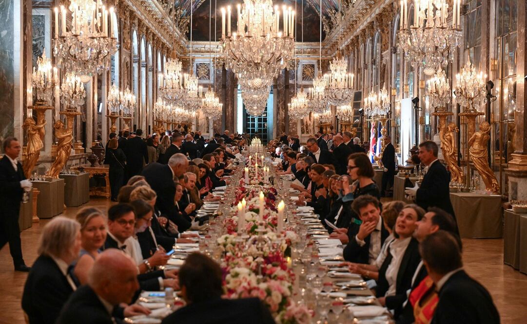 Los invitados asisten a un banquete estatal en el Palacio de Versalles, al oeste de París, el 20 de septiembre de 2023, el primer día de una visita de Estado real británica de Carlos III, a Francia. Foto: AFP