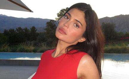 Kylie Jenner luce increíble vestido entallado con transparencias
