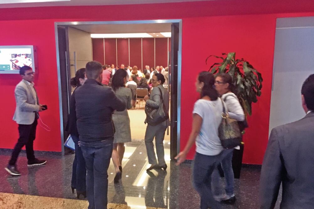 Claudia Sheinbaum, jefa de Gobierno electa, se reunió ayer en la casa de transición con los integrantes de su futuro Gabinete para informarles sobre más incorporaciones a su equipo para los trabajos de cambio de administración. (GERARDO SUÁREZ. EL UNIVER)