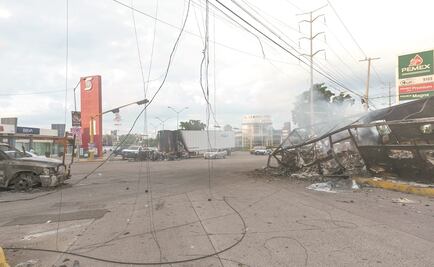 Despiertan entre miedo y vestigios de una guerra en Culiacán