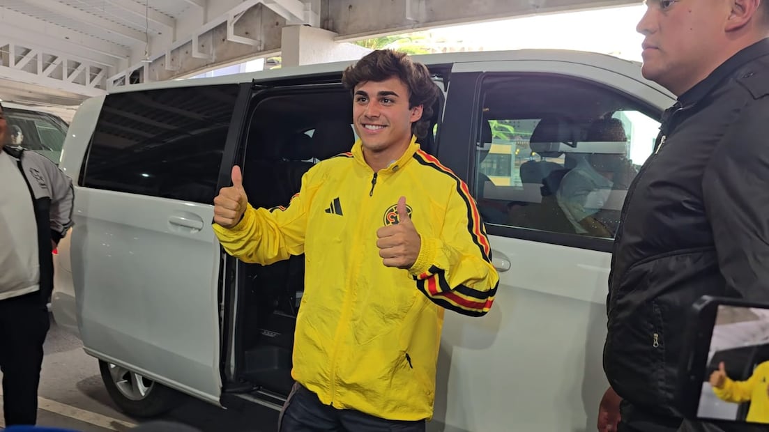 Carlos Álvarez aterriza en el Aeropuerto Internacional de la Ciudad de México - Foto: Sebastián García | EL UNIVERSAL