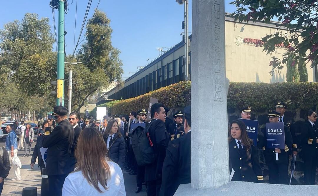 Protestan pilotos de ASPA en Coyoacán; exigen respeto laboral y freno a contratación extranjera. Foto: Especial