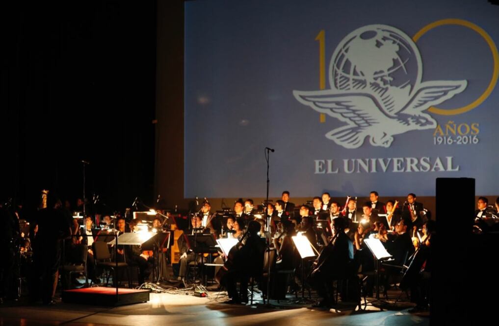 La Sala Principal del Palacio de Bellas Artes se vistió de gala para celebrar los cien años de vida de EL UNIVERSAL. Foto: Luis Cortés/EL UNIVERSAL
