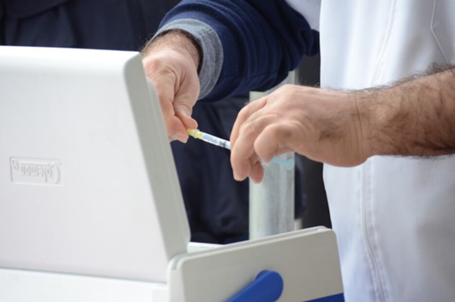 “No estoy contento, tenemos que hacer un esfuerzo mayor", dice El Bronco al iniciar vacunación anticovid en NL