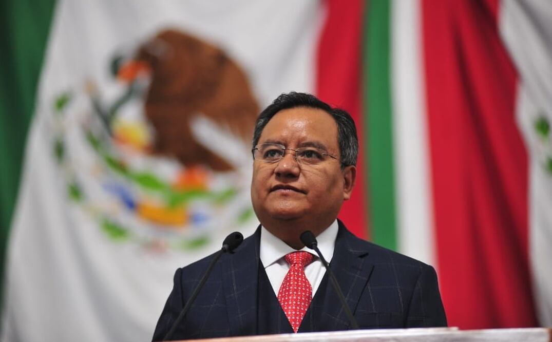 Eduardo Santillán Pérez, presidente de la Comisión de Administración y Procuración de Justicia, al presentar el dictamen. Foto: especial