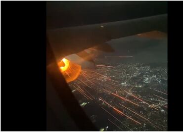 Motor de avión de Viva Aerobus arde en llamas tras despegar del aeropuerto de Guadalajara