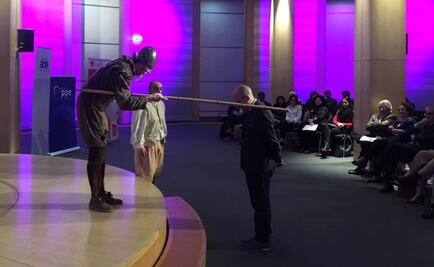 Un quijotesco Jorge Volpi critica el muro de Trump