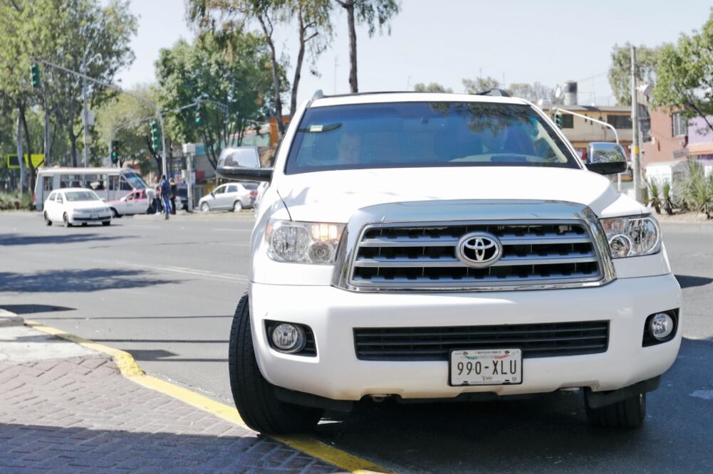 Ayer se observó al magistrado José Luis Vargas Valdés arribar a la sede del TEPJF a bordo de una camioneta Toyota Sequoia, cuyo costo ronda el millón de pesos (IVÁN STEPHENS. EL UNIVERSAL)