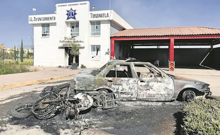 Colonos queman 3 patrullas; denuncian abuso policial