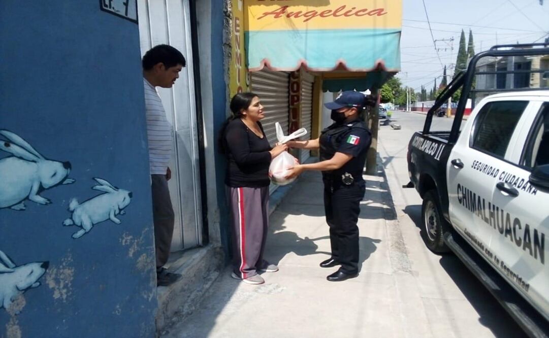 Hasta el momento, los elementos han entregado 2 mil 400 despensas semanalmente. Foto: Especial