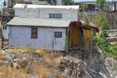 En Tijuana, poco a poco la tierra se tragó nueve casas