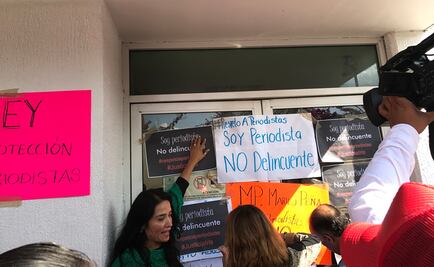 Periodistas protestan frente a PGJEM por agresión a reportera