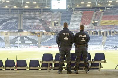 Alemania cancela por temor a bomba